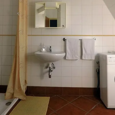 شقة Arco